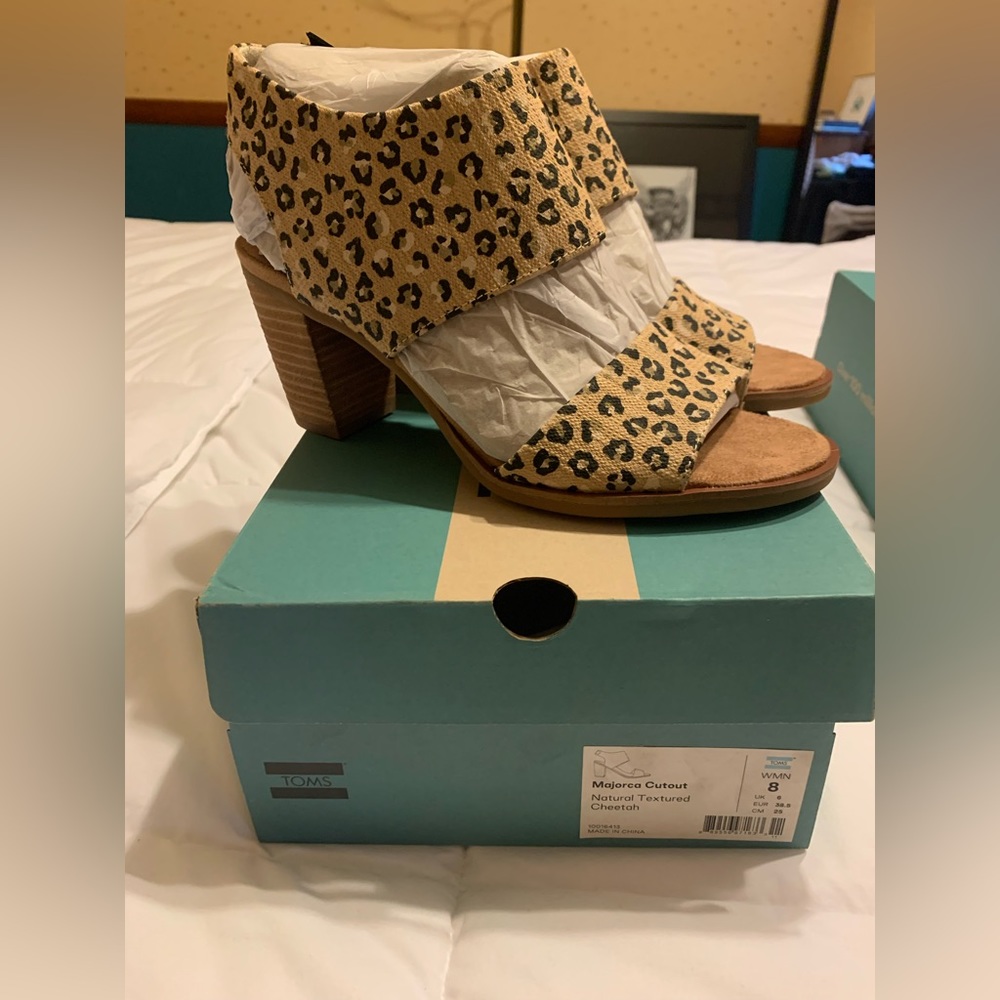 NWT, TOMS Majorca Sandal, Classic Cheetah Print. Size 8. Stylish & Fun!